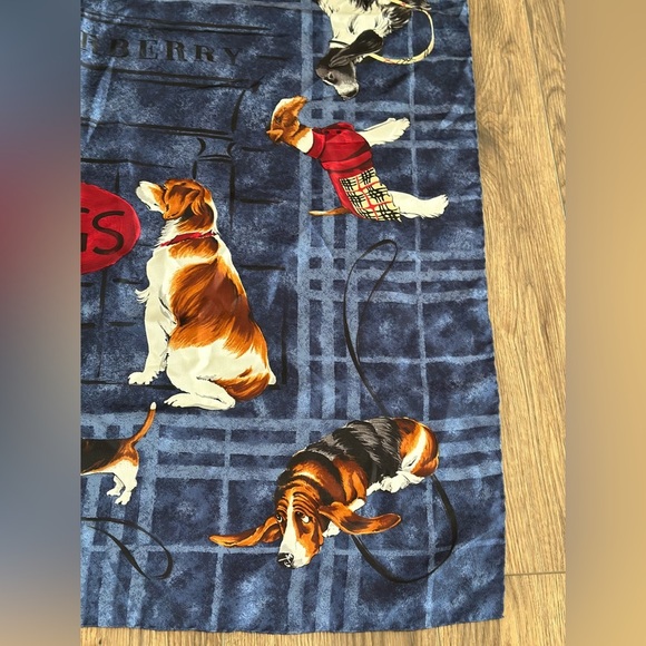 Burberry 100% silk dogs theme scarf EXCELLENT Condition 34” square designer blue - Picture 4 of 5